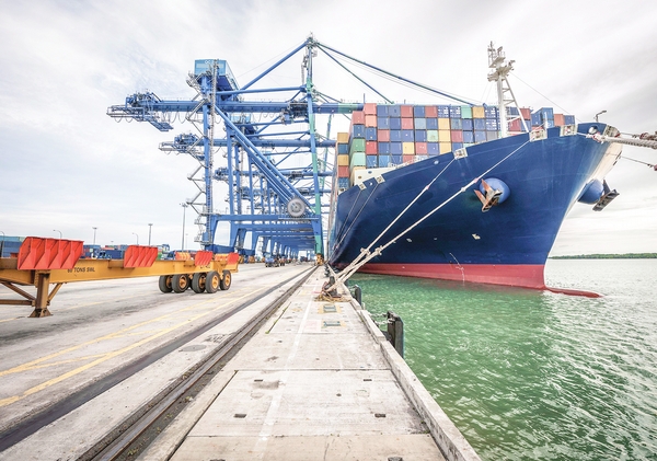 Shipping firms urged to work around trade tariffs, restrictions