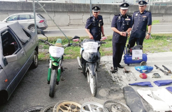 Car and m-cycle  theft syndicate  crippled, 3 held 