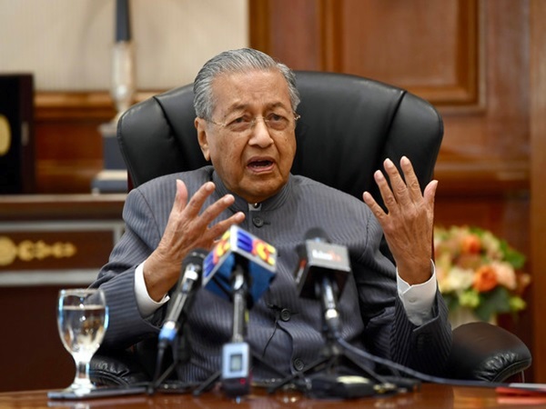 Elect new King fast, says Dr M