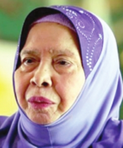 Najib's mum gave good co-op during raid: Police
