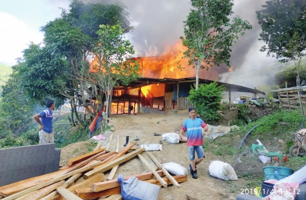 Two wooden houses razed in Ranau 