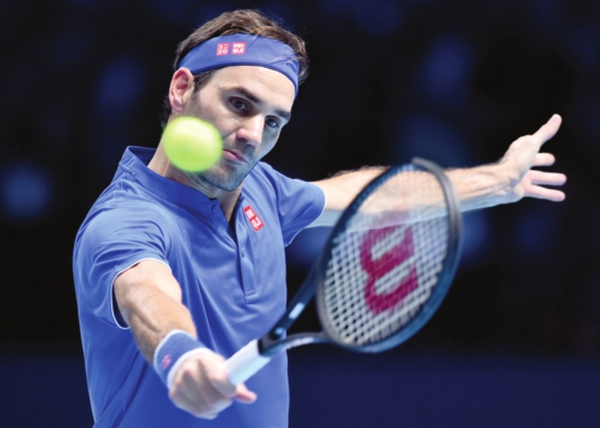 Federer reaches last  four at ATP Finals