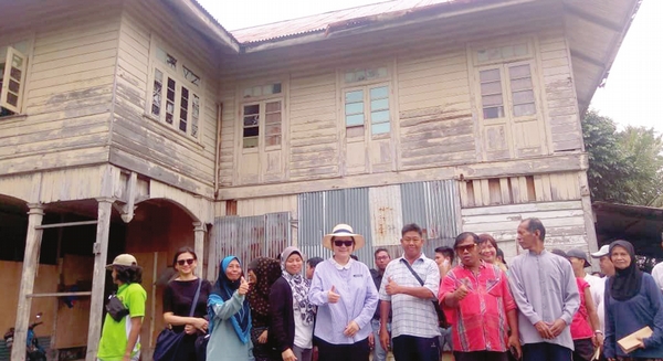 Don't evict Bukit Punai  squatters yet, urges Liew