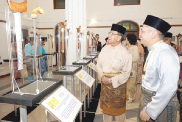 Sultan of Kedah visits Keris exhibition