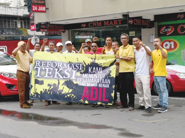 Tawau cabbies stage demo calling for justice against e-hailing