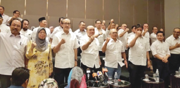 Leaders dump Sabah Umno en-masse