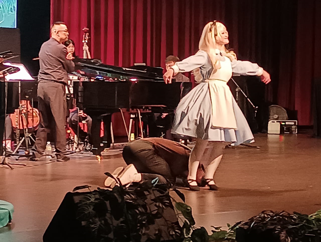 Luna as played by Muriel Wong.