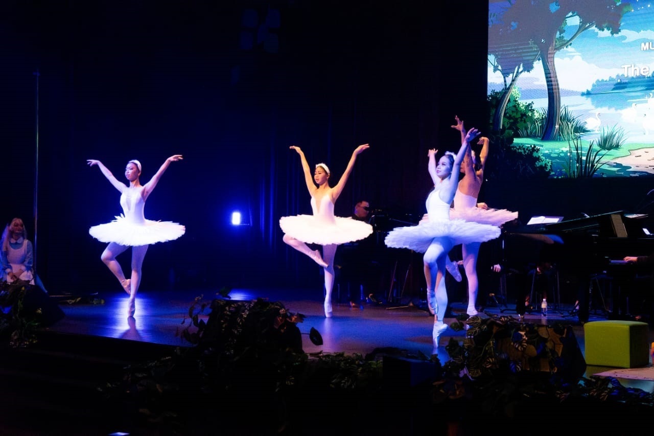 Movement 13: The Swan – grace, beauty and elegance. 