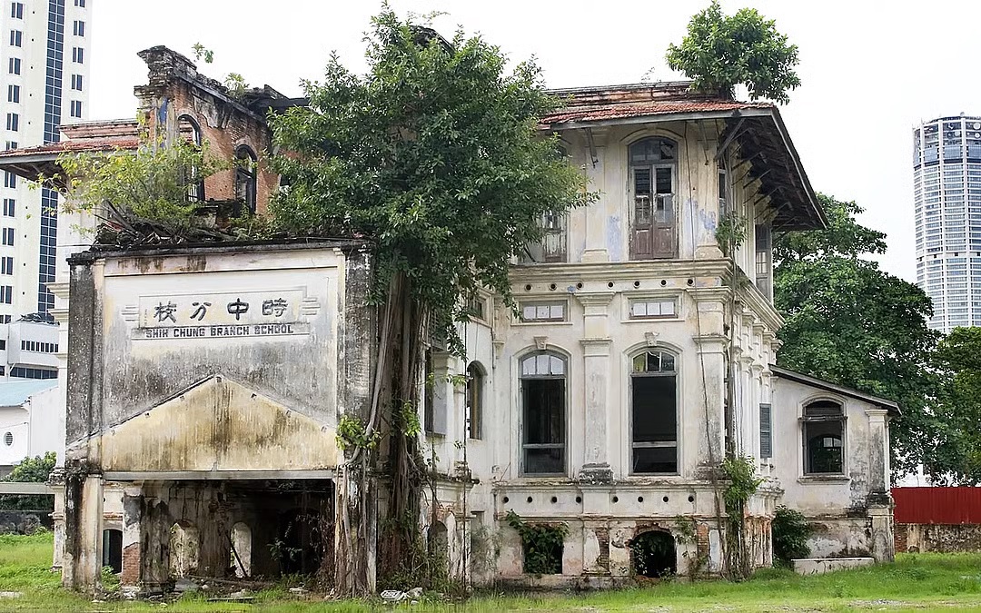The dilapidated Shih Chung Branch School in Penang. (Wikimedia Commons pic)