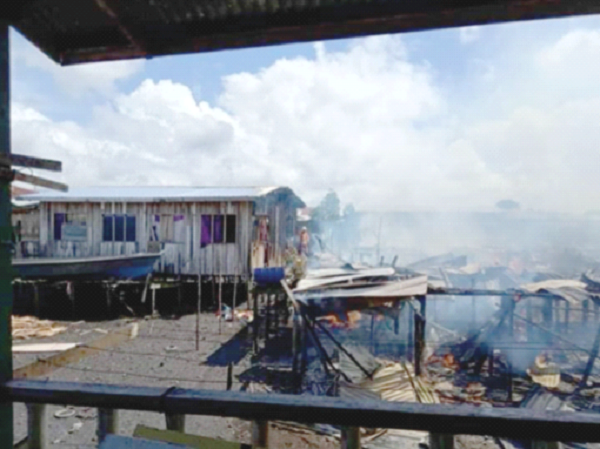 Five houses in L Datu razed