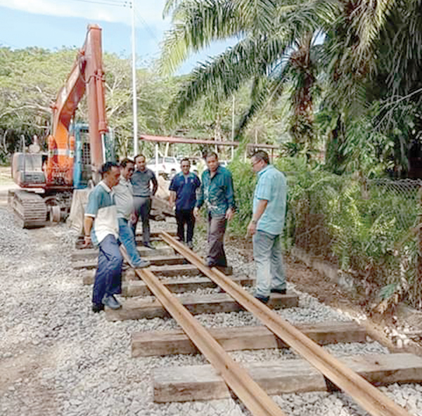 Kerja bina semula landasan kereta  api Tenom – Melalap bermula