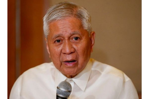 Ex-Filipino diplomat says he was  barred entry to Hong Kong