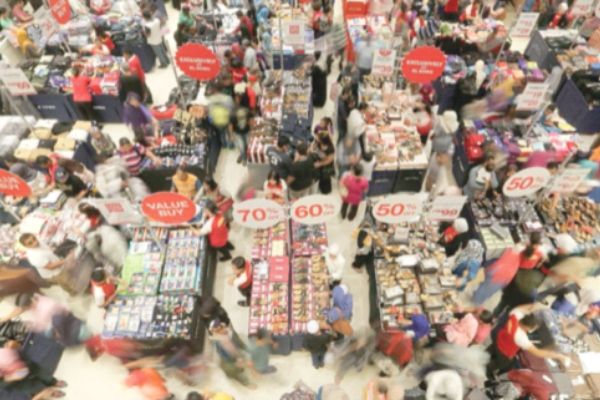 Retail sales growth increases 3.8pc in  q1, contributes rm110.8b to gdp