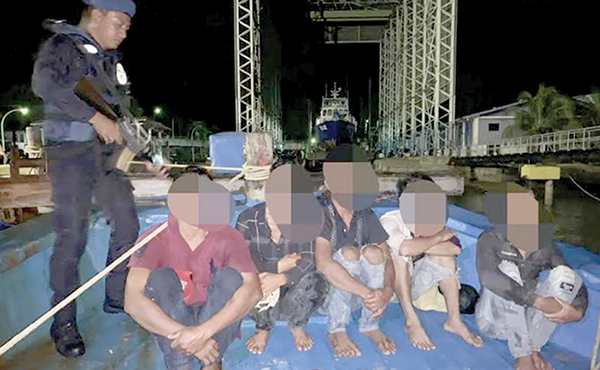 Viet trawler attempts to ram police boat