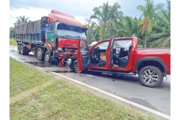 The Hilux-lorry collision. Lorry-4WD collision in  K’batangan kills four