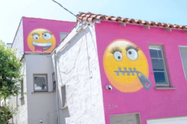 ‘Emoji’ home in LA town  infuriates feuding neighbours
