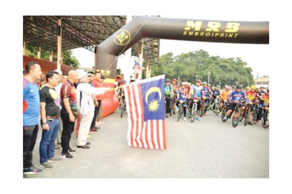 400 cyclists take part in 40km M-Day ride