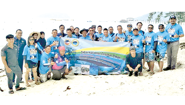Underwater clean-up at Manukan nets 94kg