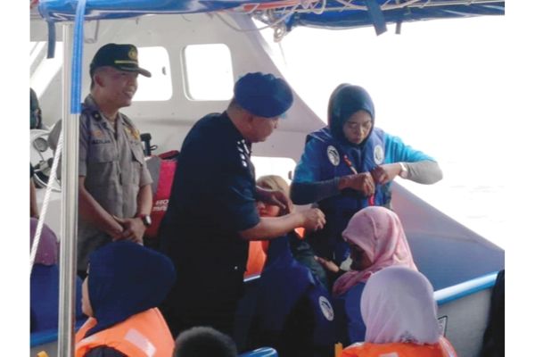 Keep safety in mind, boat passengers told 