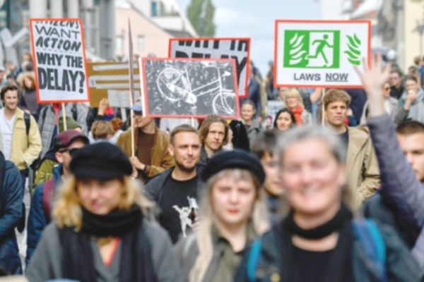 German govt reaches climate plan deal as protests heat up