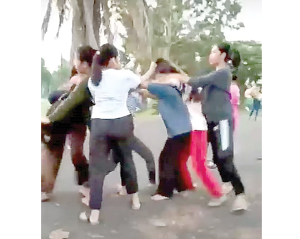 Fighting: Seven teen girls held