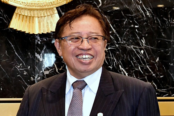 S'wak CM foregoes Mercs, opts for non-fossil fuel-Hyundai