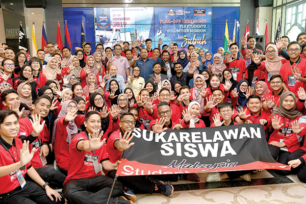 100 sukarelawan YSS curah bakti di Sabah
