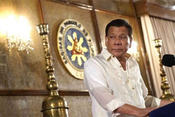 Duterte orders navy to kill pirates