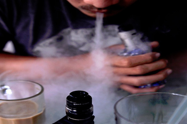 Majority of M’sian smokers want sale of e-cigarettes legalised