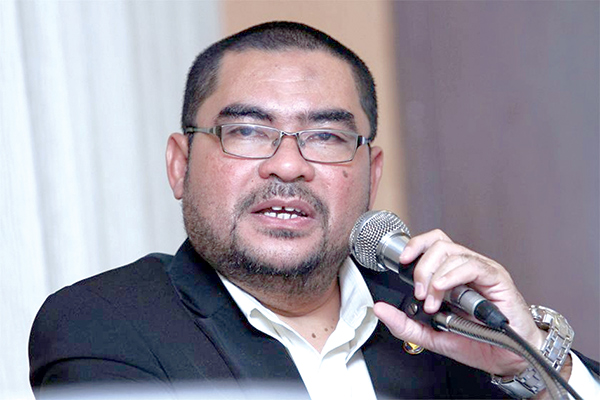 Mujahid wants action taken on  Education Ministry official