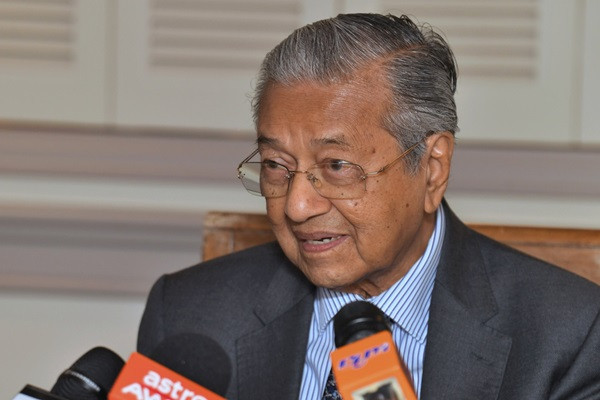 I’m not touching on black-shoe policy: Mahathir