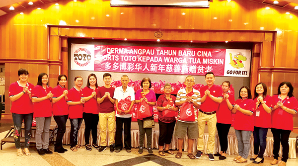 250 Tawau elderly among Sports Toto CNY recipients