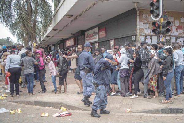 S. African police fire rubber bullets at shoppers 