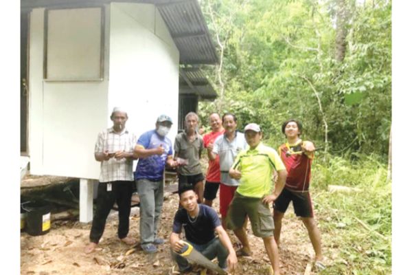 Villagers do their bit for loner Lee