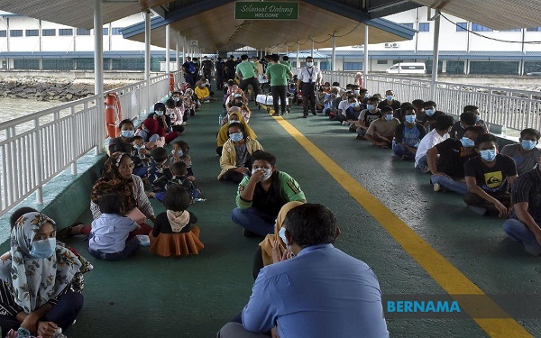 5,300 illegals 'stranded' in Sabah after Philippines refused to accept them
