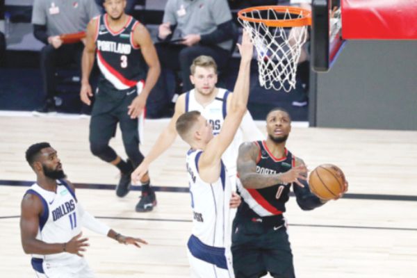 Lillard scores 61 as Blazers stride towards NBA playoffs