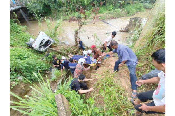 Two teachers killed in Tawau crash