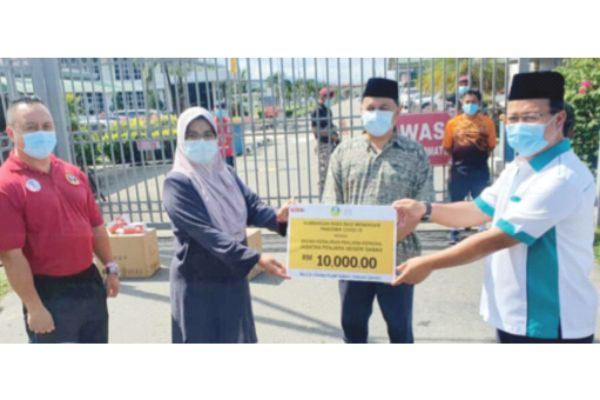 Penjara Kepayan terima sumbangan RM10,000