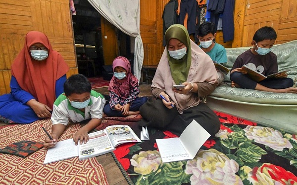 Online schooling amid MCO a nightmare for five Kelantan siblings with just one phone