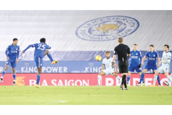 Leicester dream after win against lacklustre Chelsea to go top