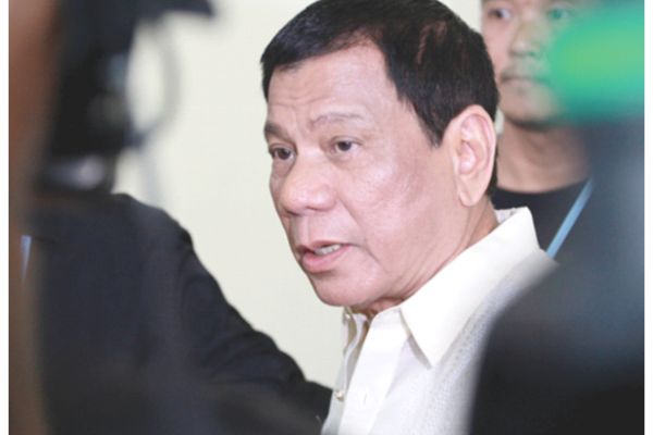 Politicians should get vaccines first: Duterte