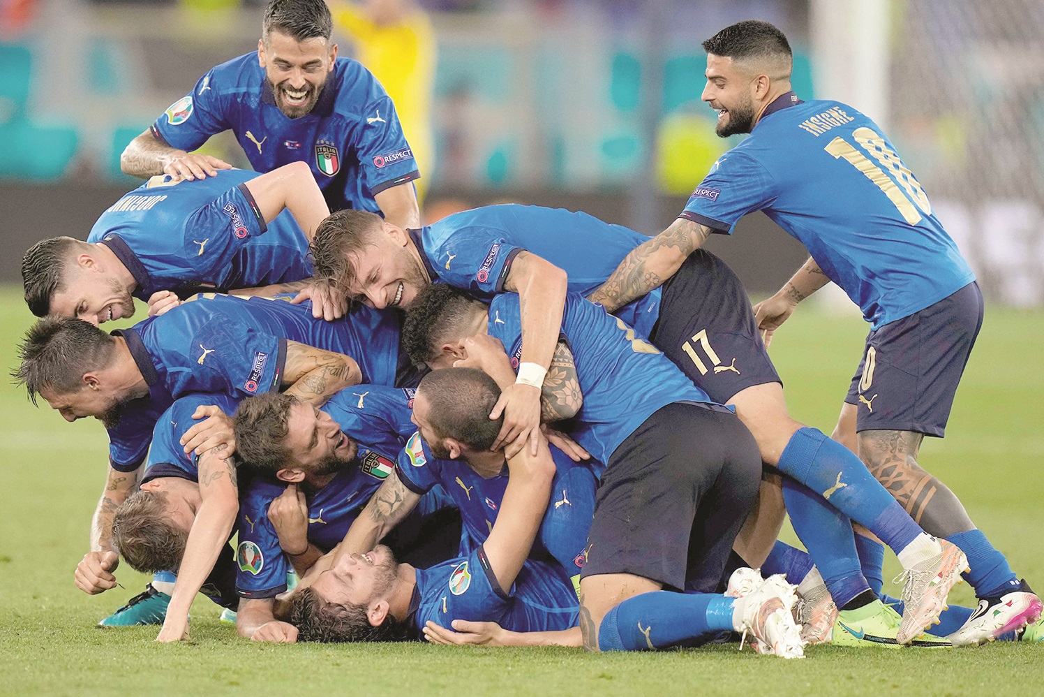Italy cruise into Euro 2020 last 16