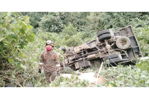 Two cheat death in Ranau crash