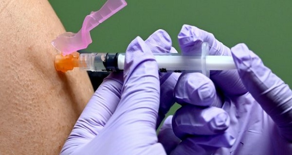 Unvaccinated public servants reminded to get jabs before Nov 1