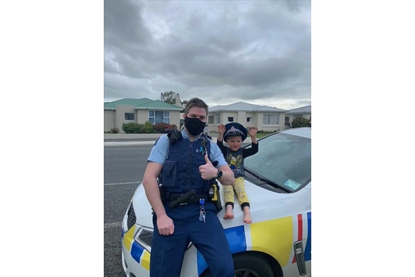 NZ police answer 4-year-old’s call, confirm toys are cool