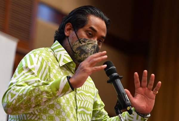 Khairy urges public to work together to fight Omicron wave 