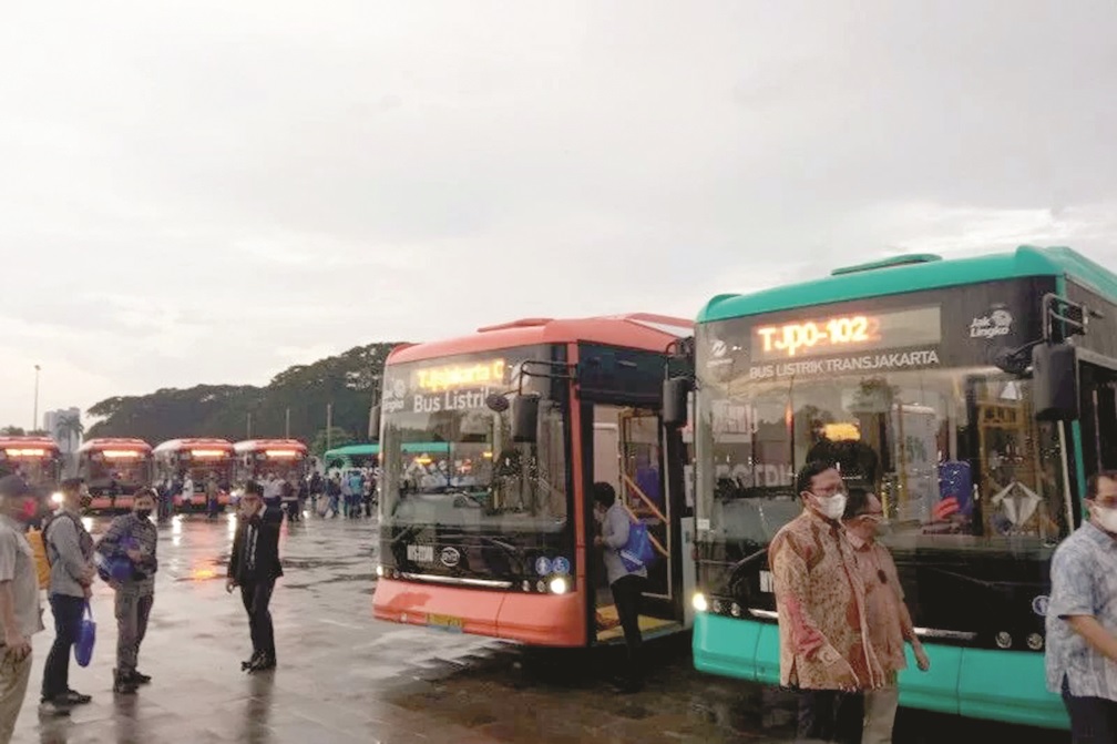 Electric buses start rolling in Jakarta