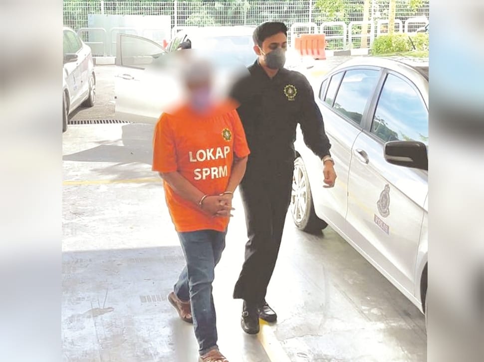 ‘Datuk’ remanded over falsified palm oil sales tax
