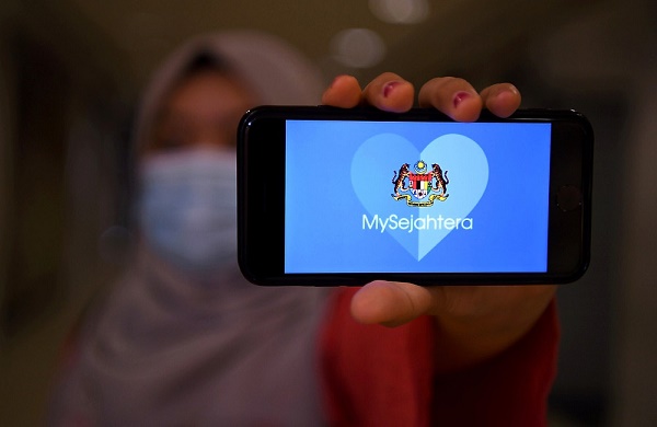 Two weeks after govt lifted mandatory MySejahtera scans, its use plummets 97pc nationwide