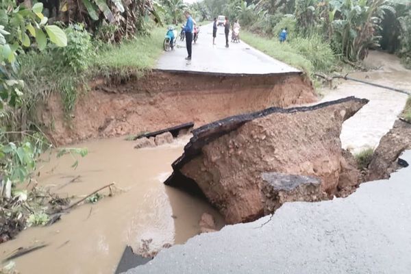 Floods: 8 schools ordered to close